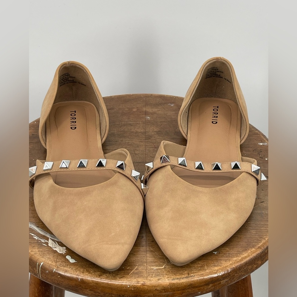 ⭐️torrid tan studded d'Orsay flats with silver pyramid accents